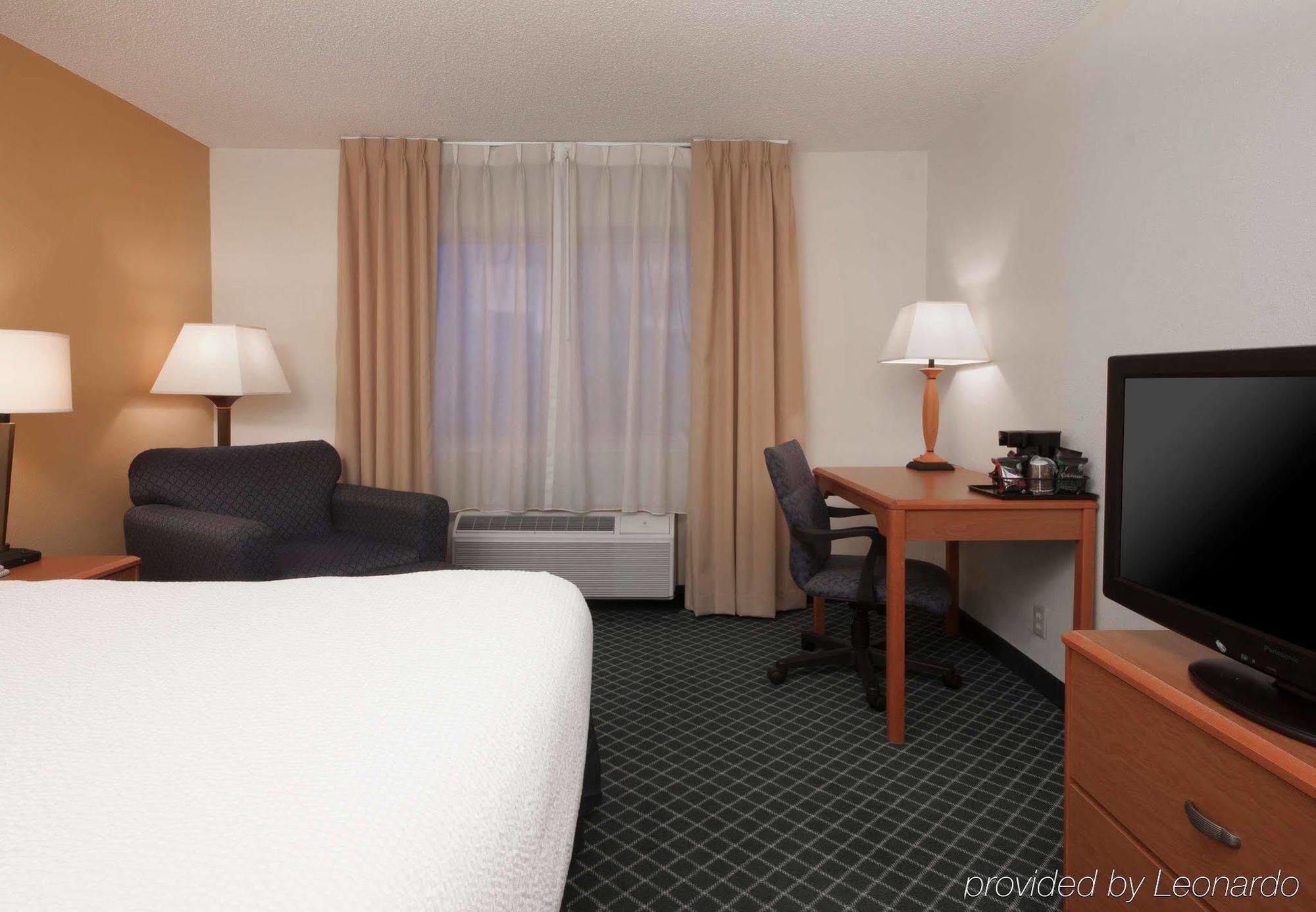 Baymont By Wyndham Coon Rapids Hotel Exterior photo