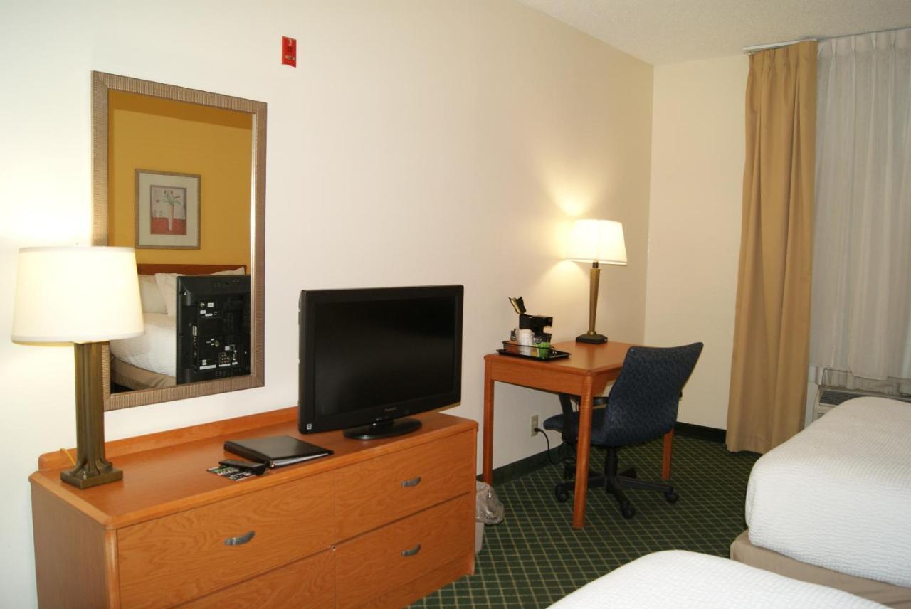 Baymont By Wyndham Coon Rapids Hotel Exterior photo