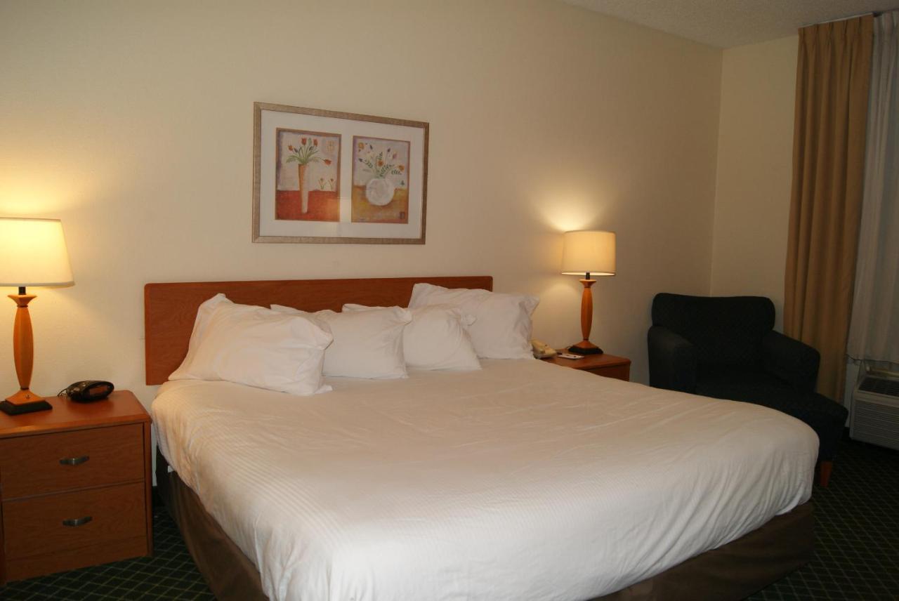 Baymont By Wyndham Coon Rapids Hotel Exterior photo