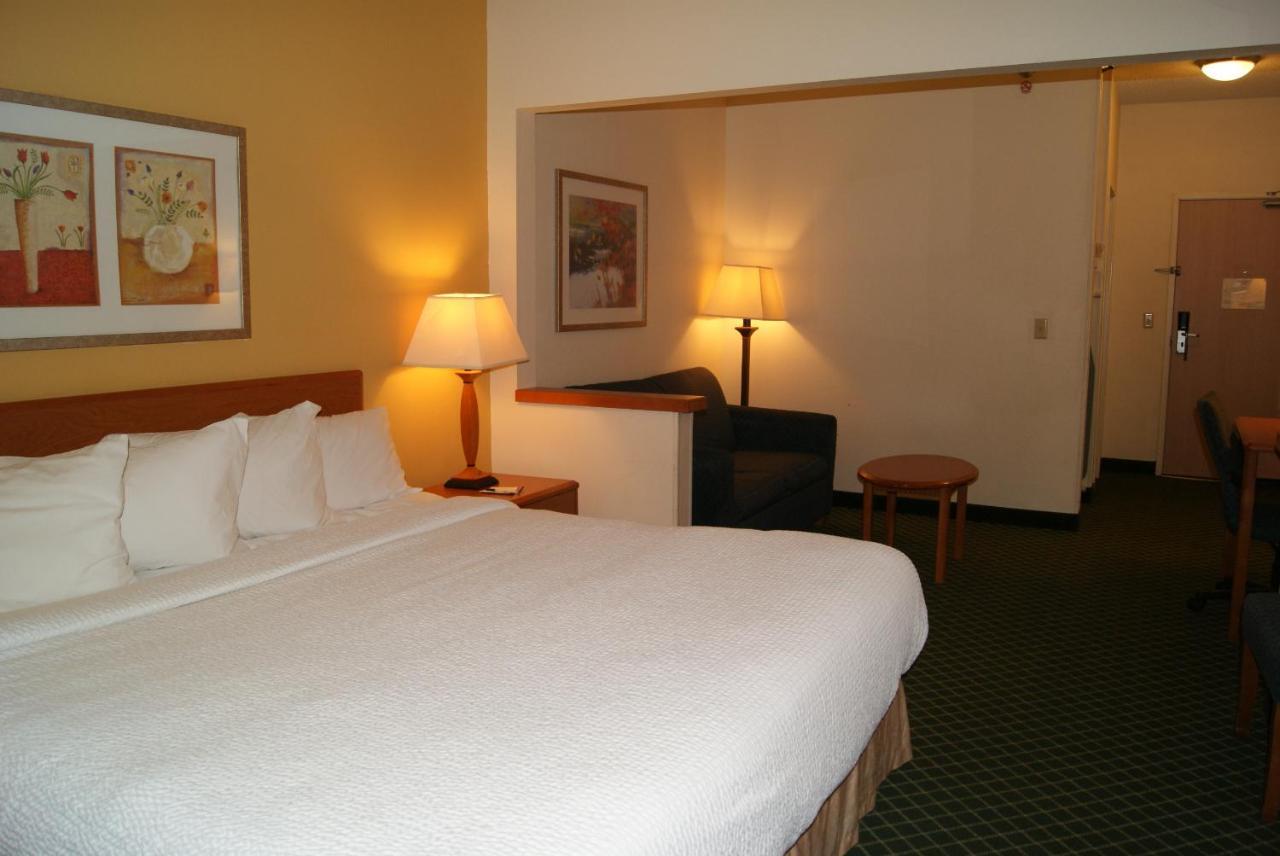 Baymont By Wyndham Coon Rapids Hotel Exterior photo