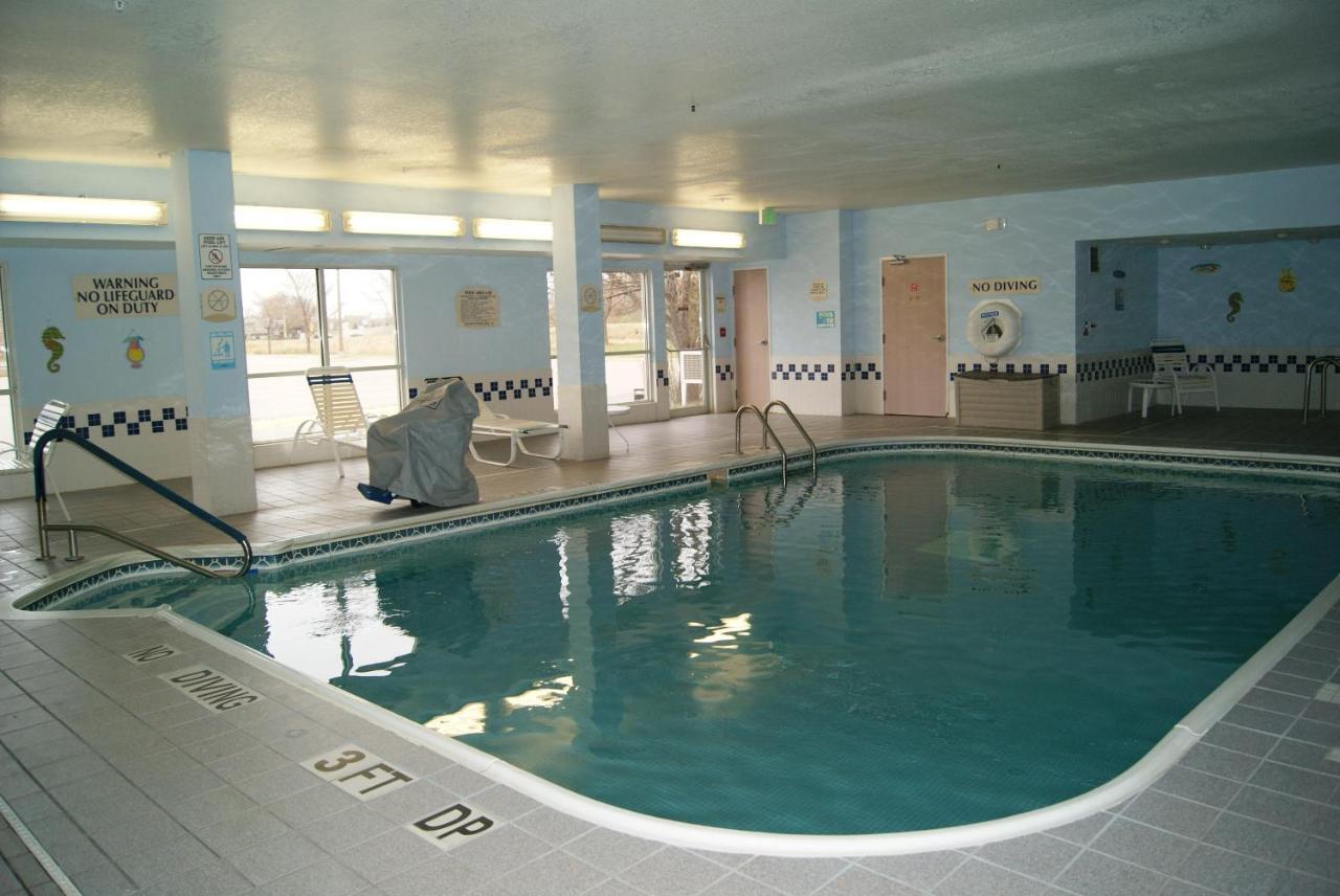 Baymont By Wyndham Coon Rapids Hotel Exterior photo